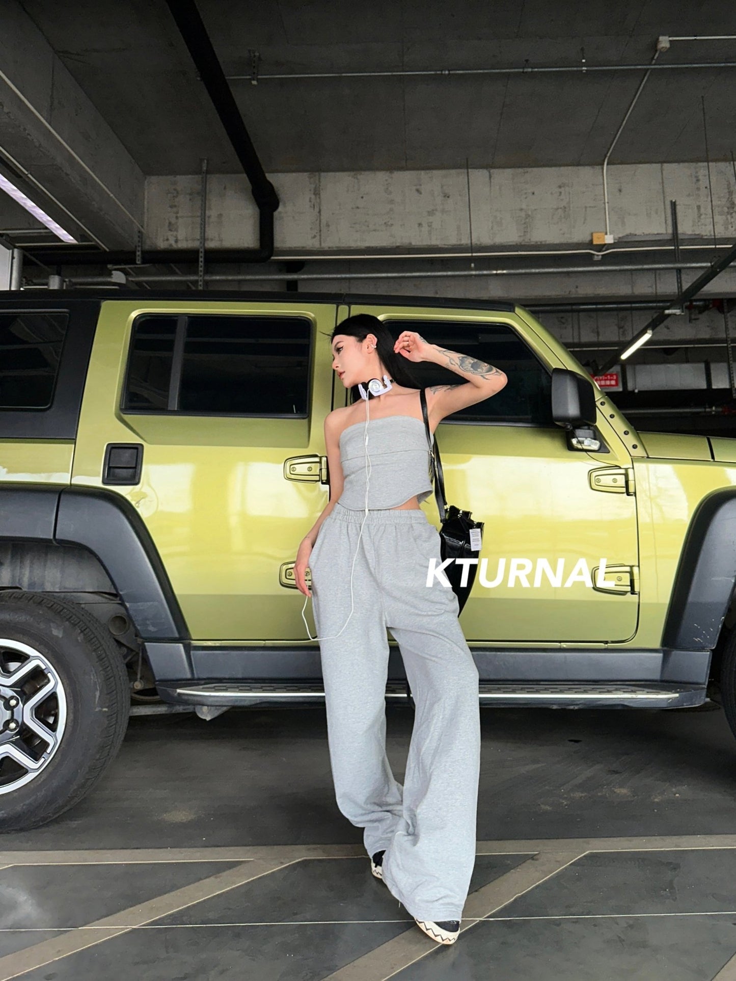 23SS Glamour Grind: American Street Style Sports Tube Top and Trousers - Kturnal