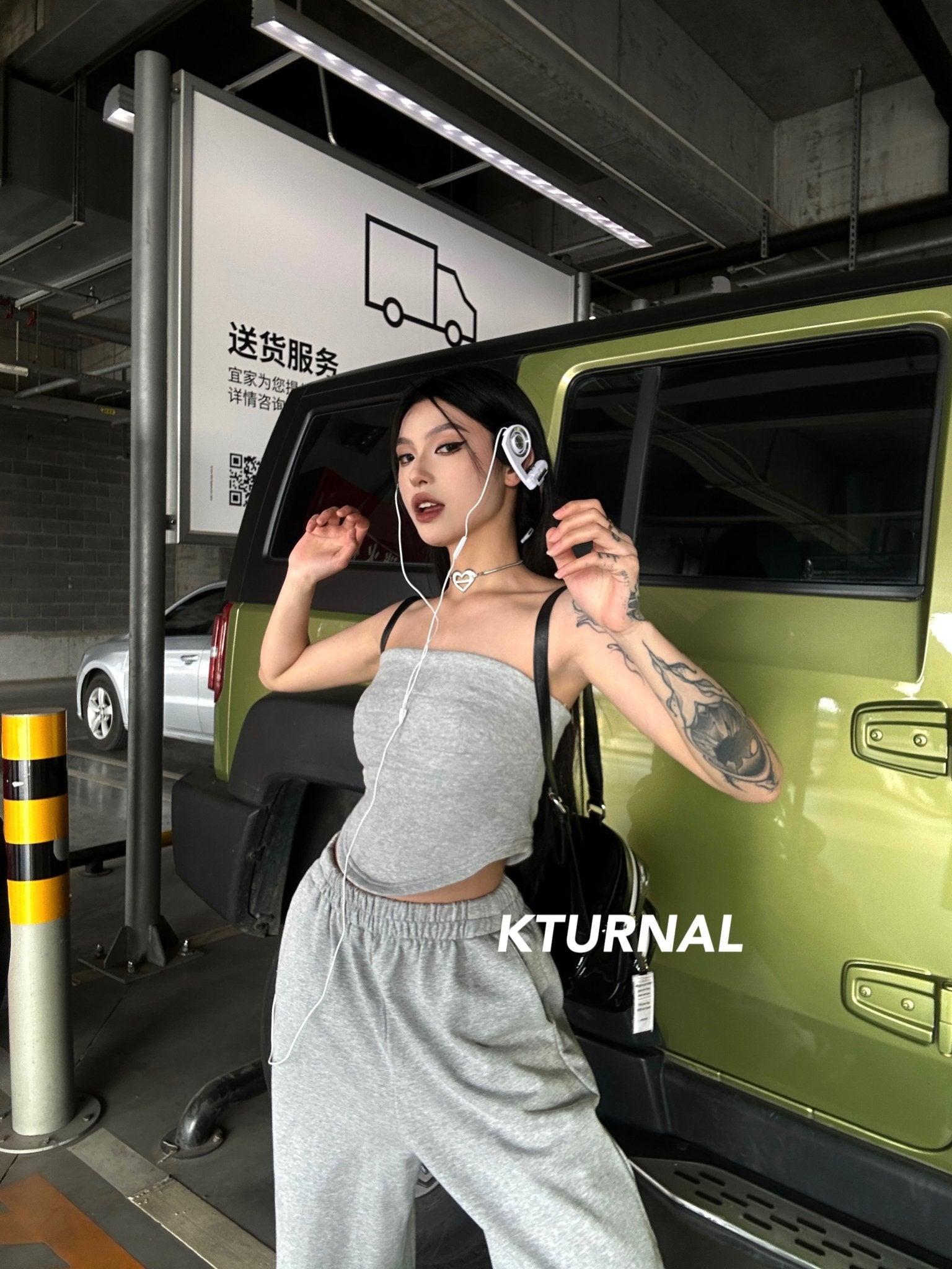 23SS Glamour Grind: American Street Style Sports Tube Top and Trousers - Kturnal