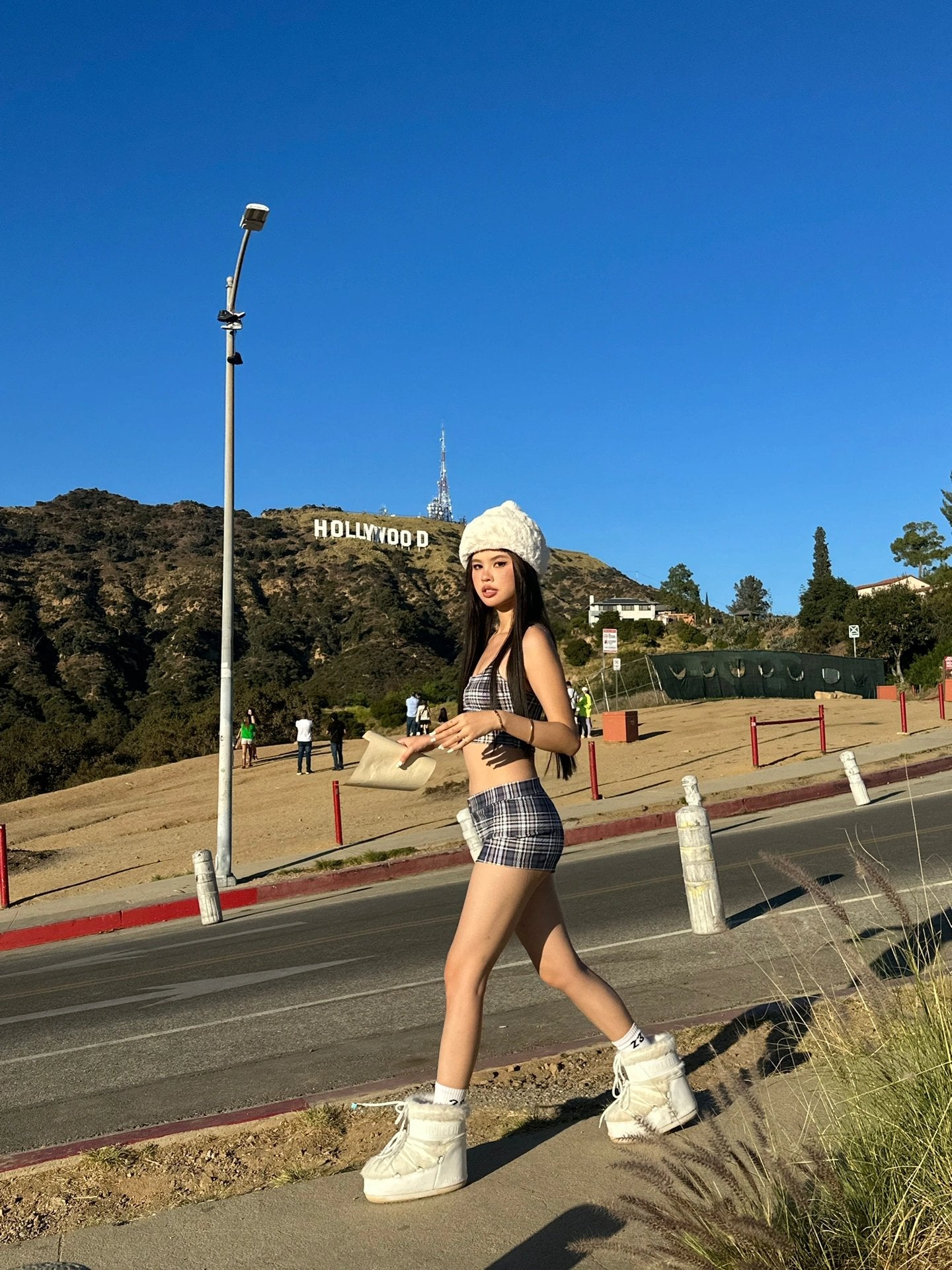 Hollywood Hills Yoga Girl Outfit: Comfortable Vest & Shorts Set - Kturnal